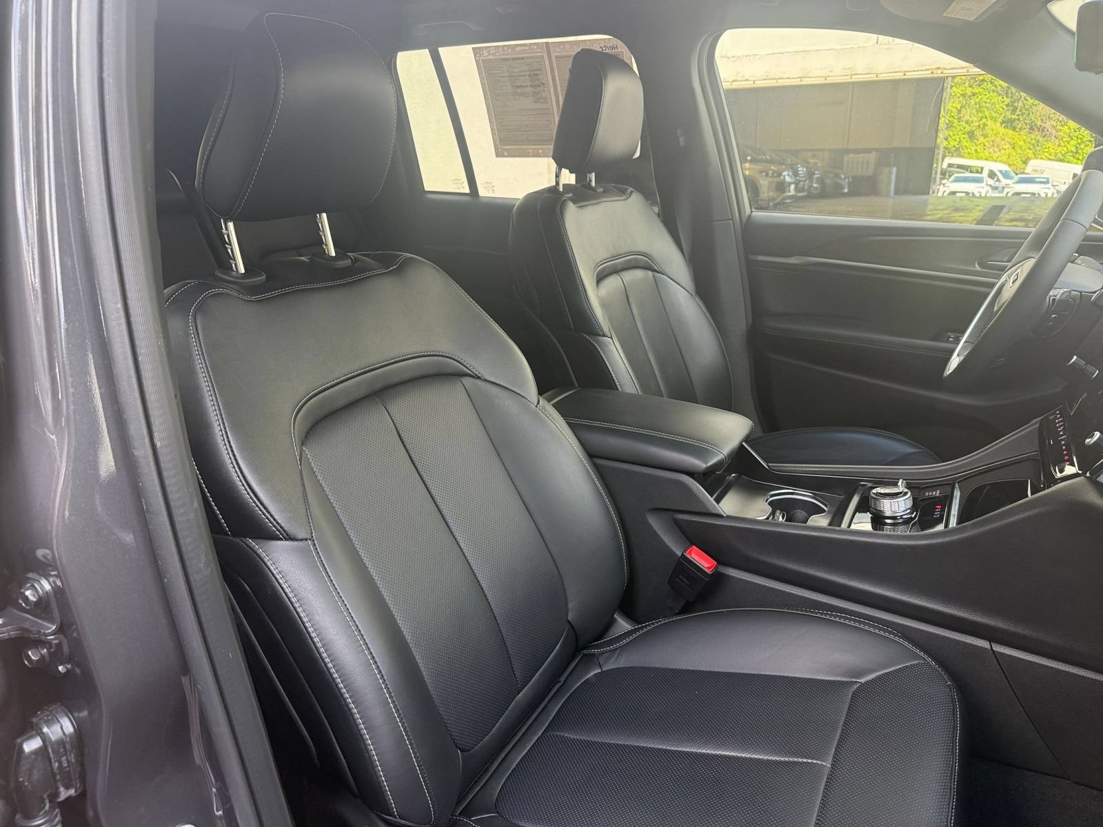 Used 2026 Jeep Grand Cherokee Limited AWD/4WD image 38