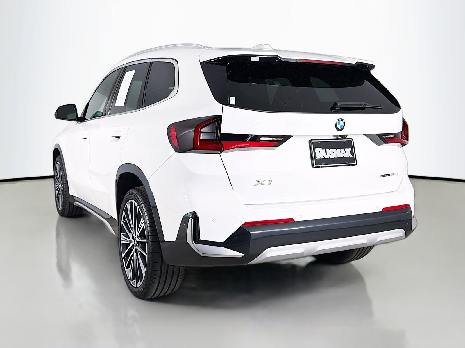 Used 2025 BMW X1 xDrive28i w/ Technology Package AWD/4WD image 5