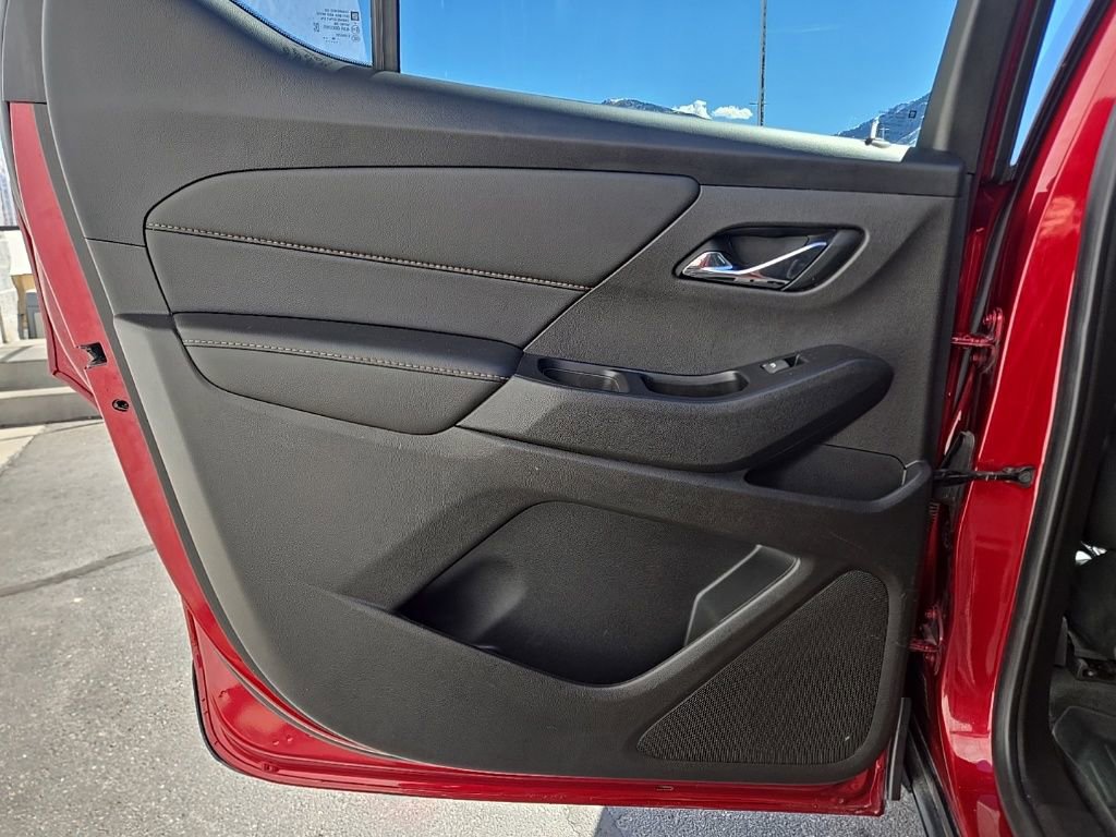 Used 2020 Chevrolet Traverse RS image 40