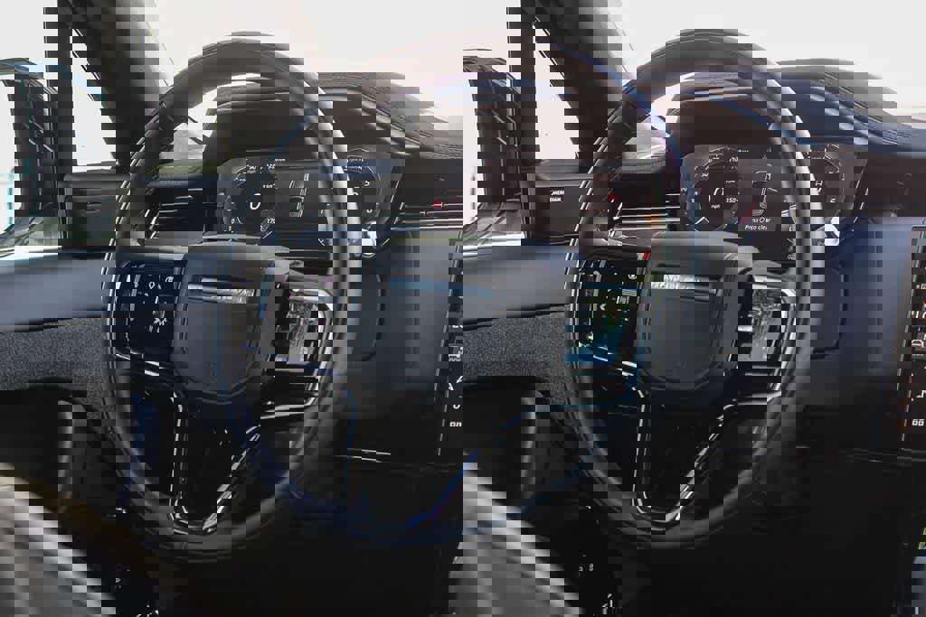 Used 2025 Land Rover Range Rover Sport Dynamic SE image 13