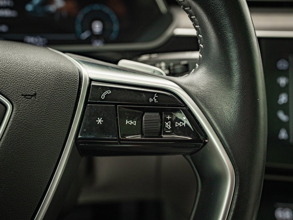 Used 2021 Audi e-tron Premium w/ Convenience Plus Package image 27