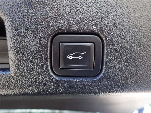 Used 2025 GMC Acadia Elevation image 8