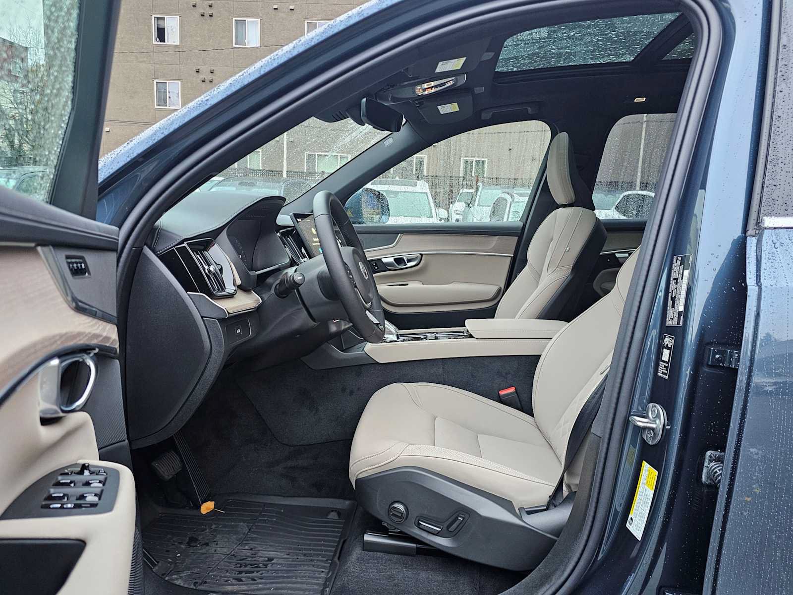 New 2026 Volvo XC90 B6 Plus w/ Protection Package AWD/4WD image 17