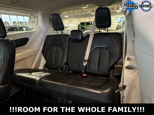 Used 2024 Chrysler Pacifica Touring-L image 17