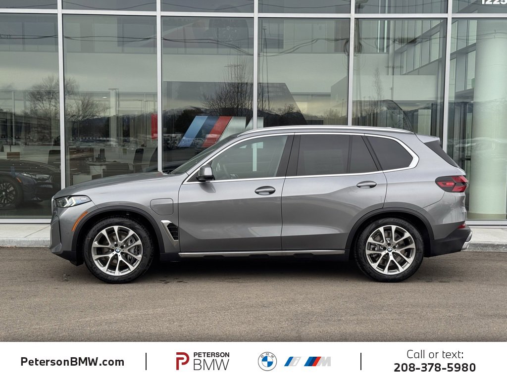 New 2026 BMW X5 xDrive50e image 3