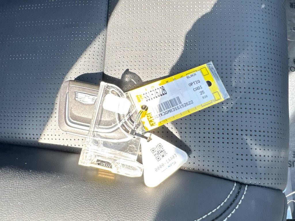 Used 2025 Cadillac Optiq Sport 2 image 35