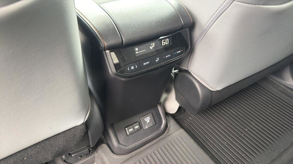 Used 2022 Toyota Highlander Bronze Edition image 15