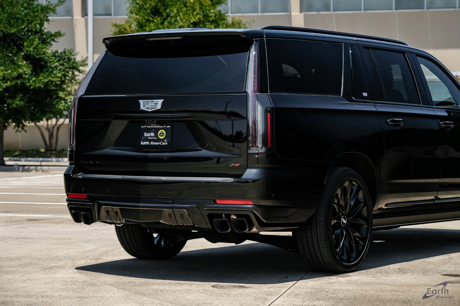 Used 2026 Cadillac Escalade ESV V w/ LPO, ONYX Package AWD/4WD image 19
