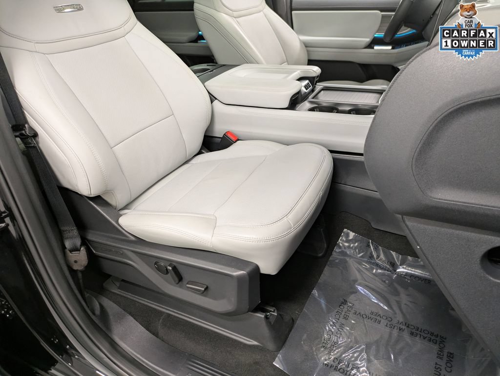 Used 2025 Ford Expedition Platinum AWD/4WD image 32