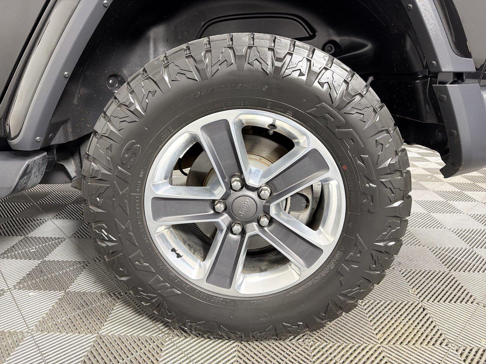 Used 2018 Jeep Wrangler Unlimited Sahara AWD/4WD image 17