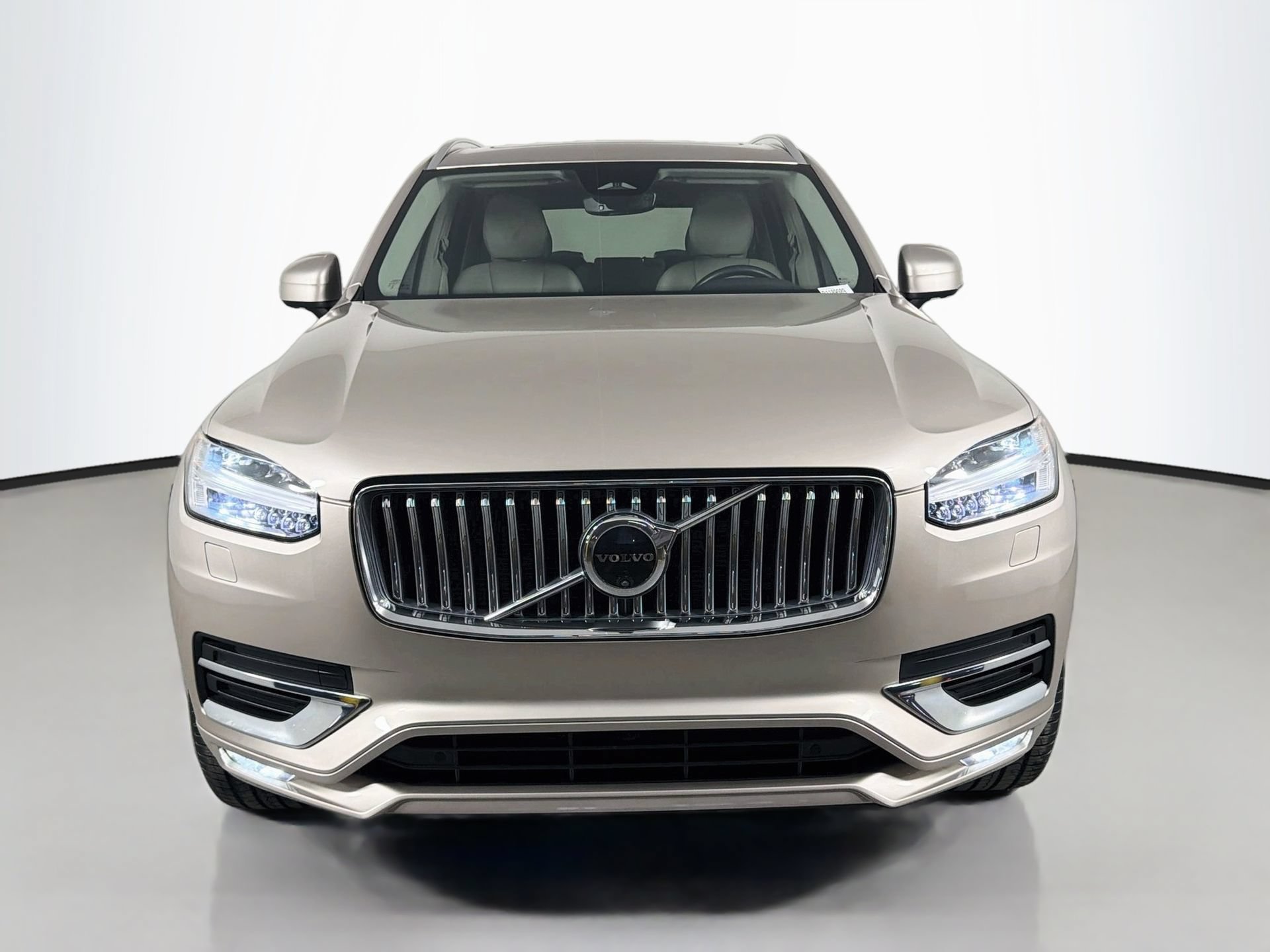 Certified 2024 Volvo XC90 B5 Plus AWD/4WD image 2