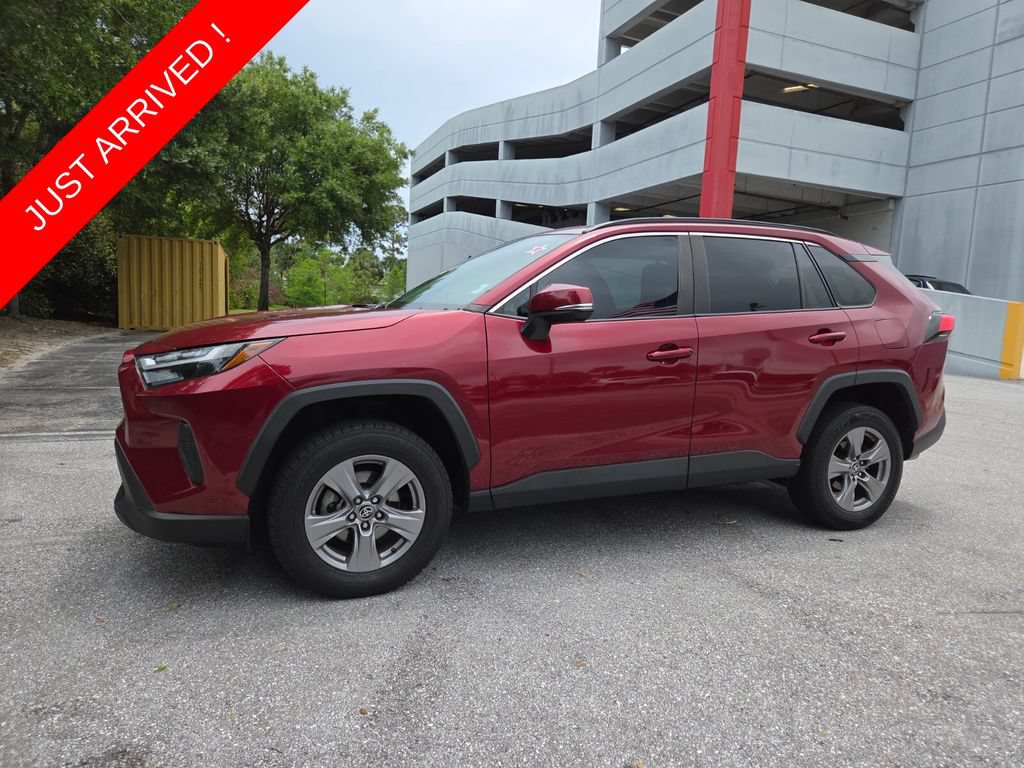 Used 2022 Toyota RAV4 XLE FWD image 3