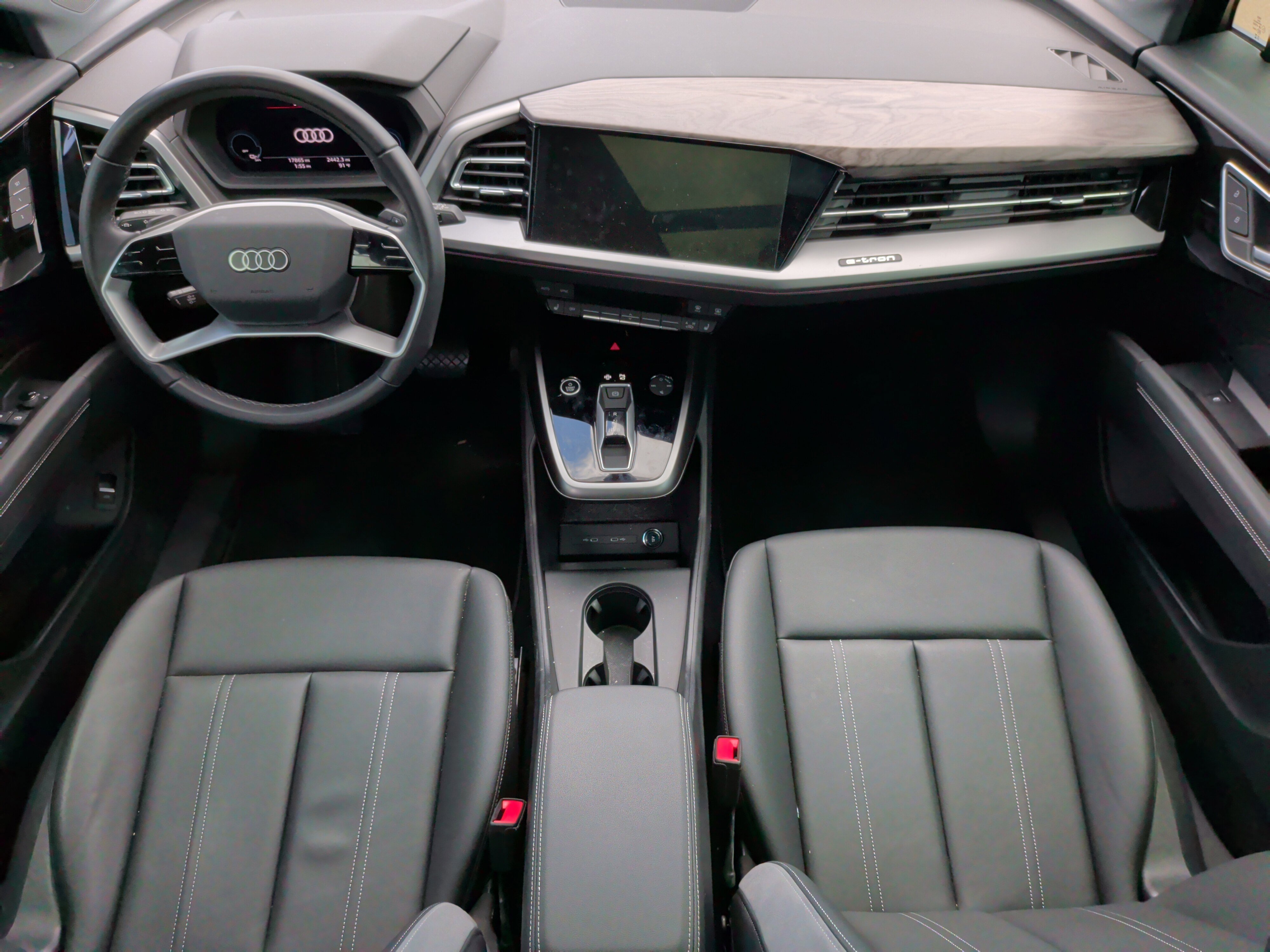 Used 2024 Audi Q4 e-tron Premium Plus w/ Premium Plus AWD/4WD image 30