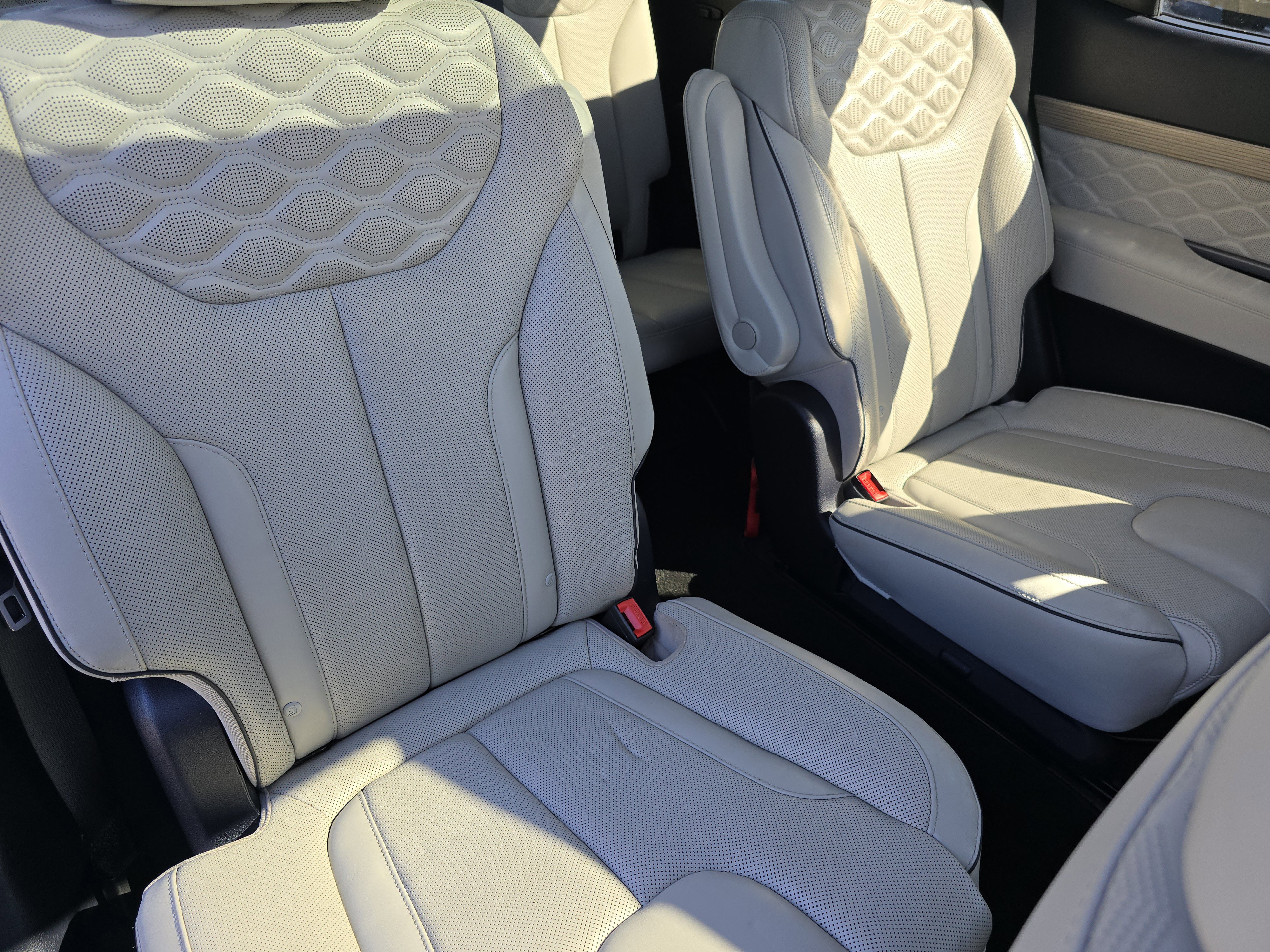 Used 2022 Hyundai Palisade Calligraphy image 35