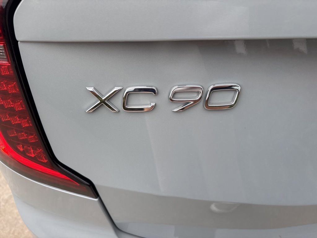 Certified 2025 Volvo XC90 B5 Plus AWD/4WD image 8