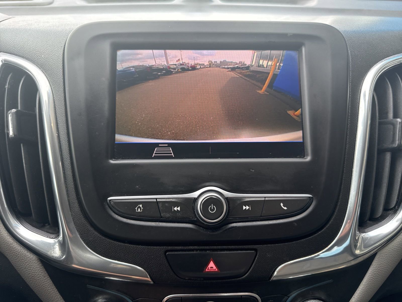 Used 2020 Chevrolet Equinox LS FWD image 22