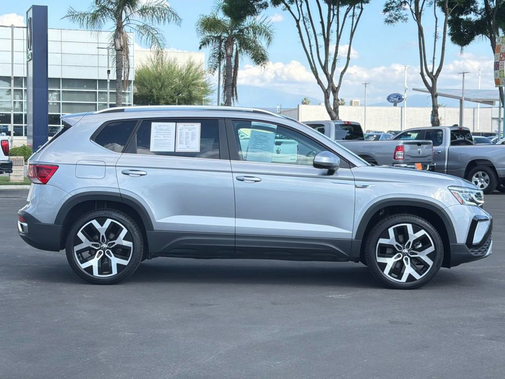 Used 2022 Volkswagen Taos SEL AWD/4WD image 2