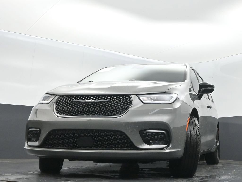 Used 2023 Chrysler Pacifica Limited w/ S Appearance Package AWD/4WD image 35