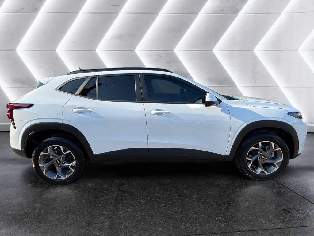 Used 2026 Chevrolet Trax LT FWD image 6