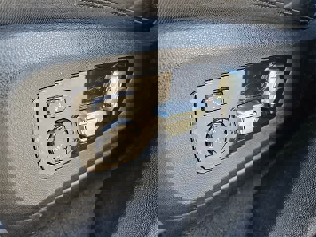 Used 2023 BMW X6 xDrive40i w/ Executive Package image 17