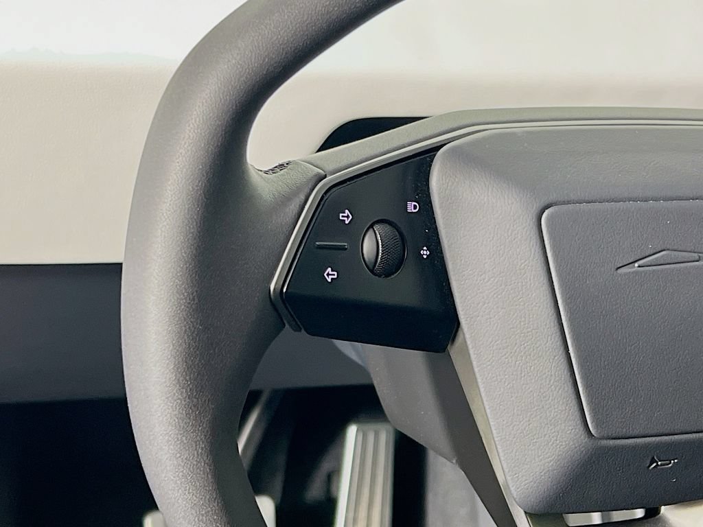 Used 2024 Tesla Cybertruck AWD Crew Cab image 10