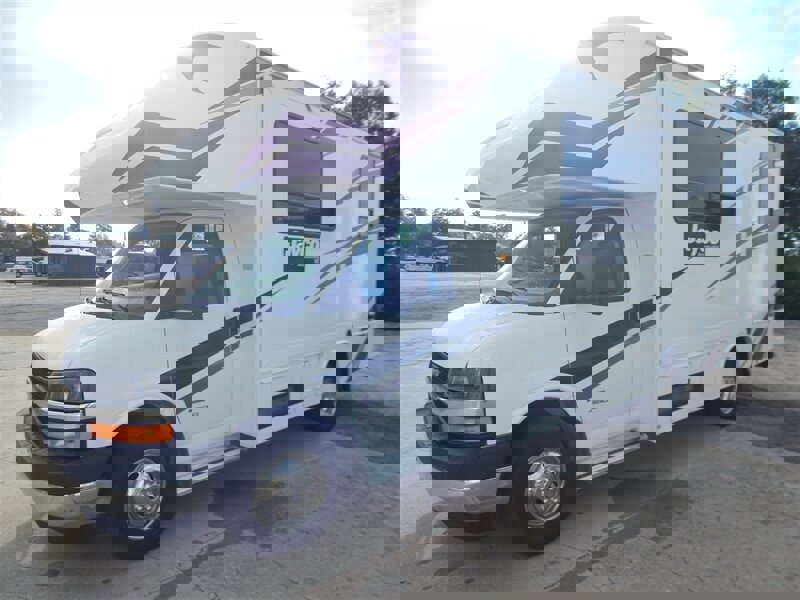 Used 2020 Chevrolet Express 4500 w/ RV Package image 7