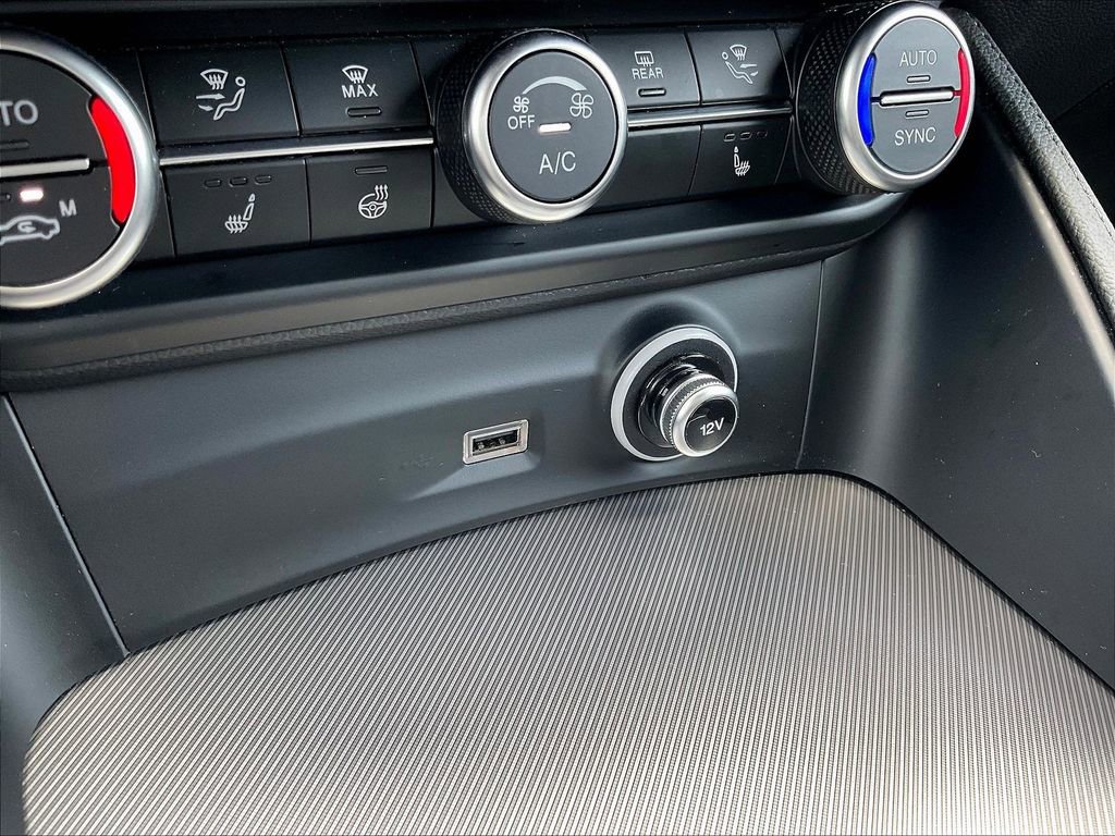 Used 2023 Alfa Romeo Stelvio Veloce AWD/4WD image 16