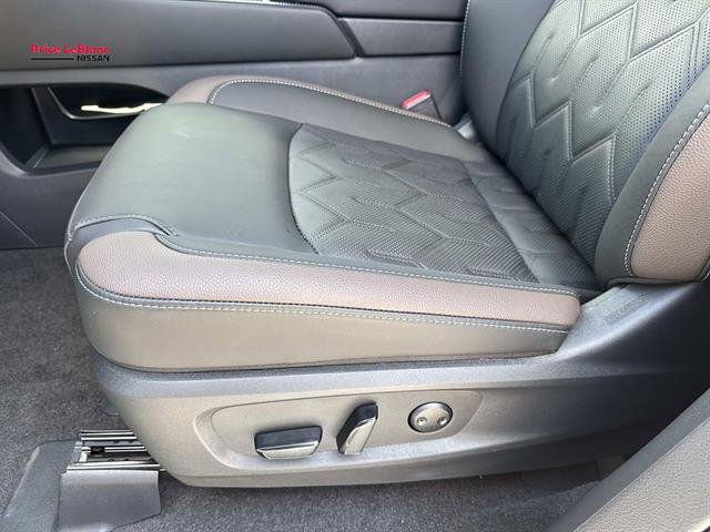 New 2026 Nissan Pathfinder Platinum FWD image 12