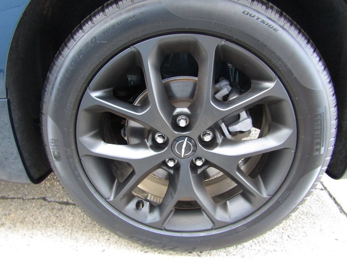 Used 2025 Chrysler Pacifica Limited FWD image 31