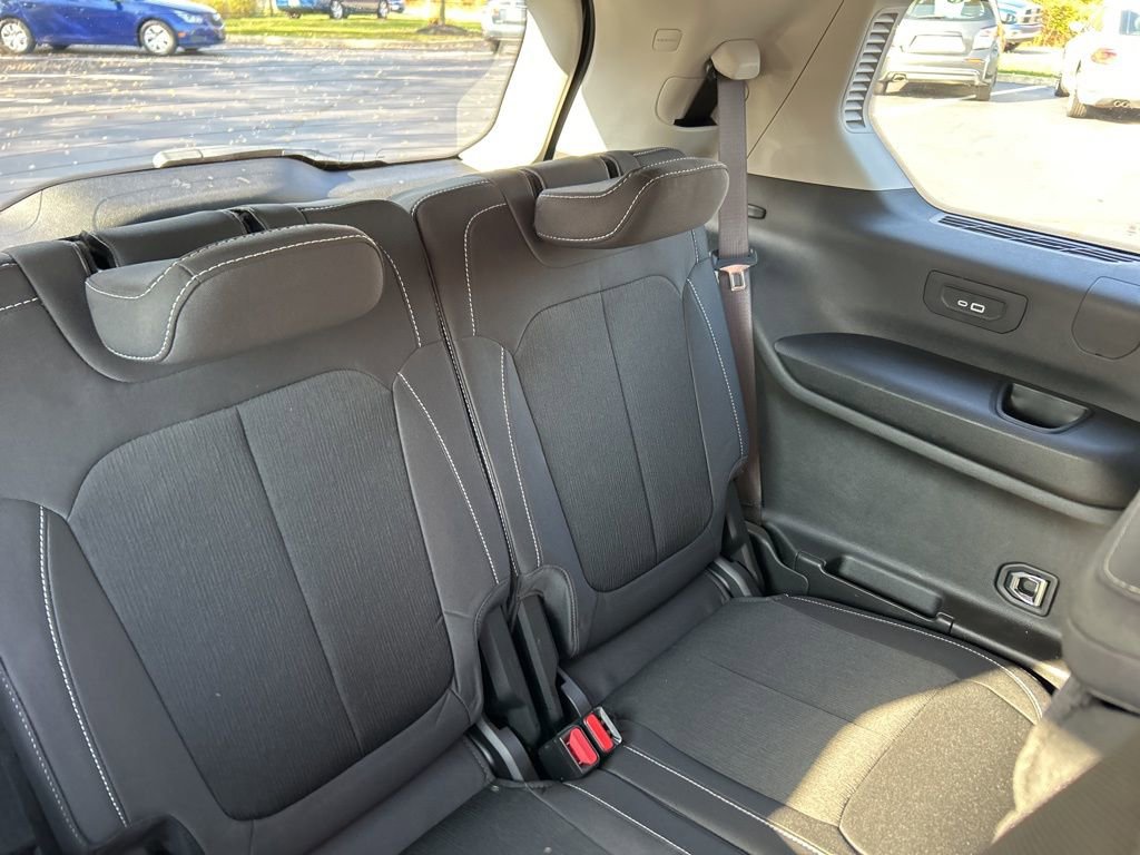 Used 2022 Jeep Grand Cherokee L Laredo w/ Luxury Tech Group I image 46