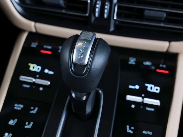 Certified 2026 Porsche Macan AWD/4WD image 18
