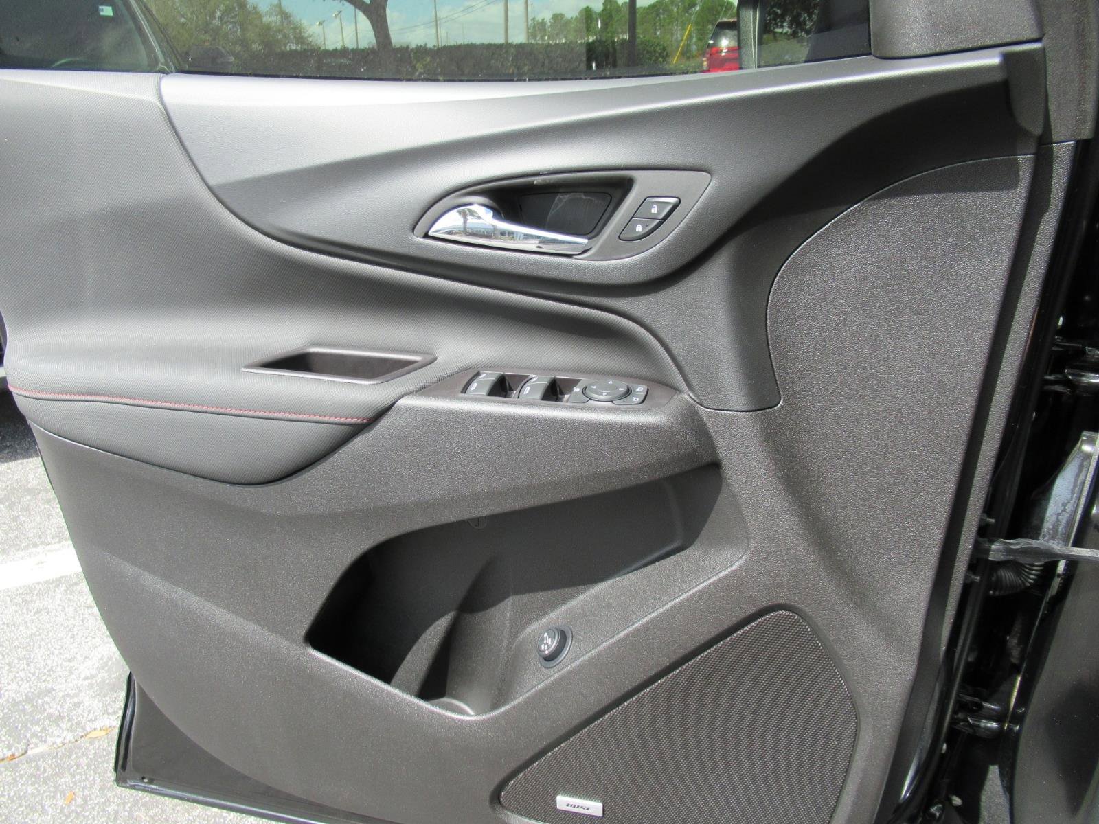 Used 2022 Chevrolet Equinox RS w/ RS Leather Package FWD image 19