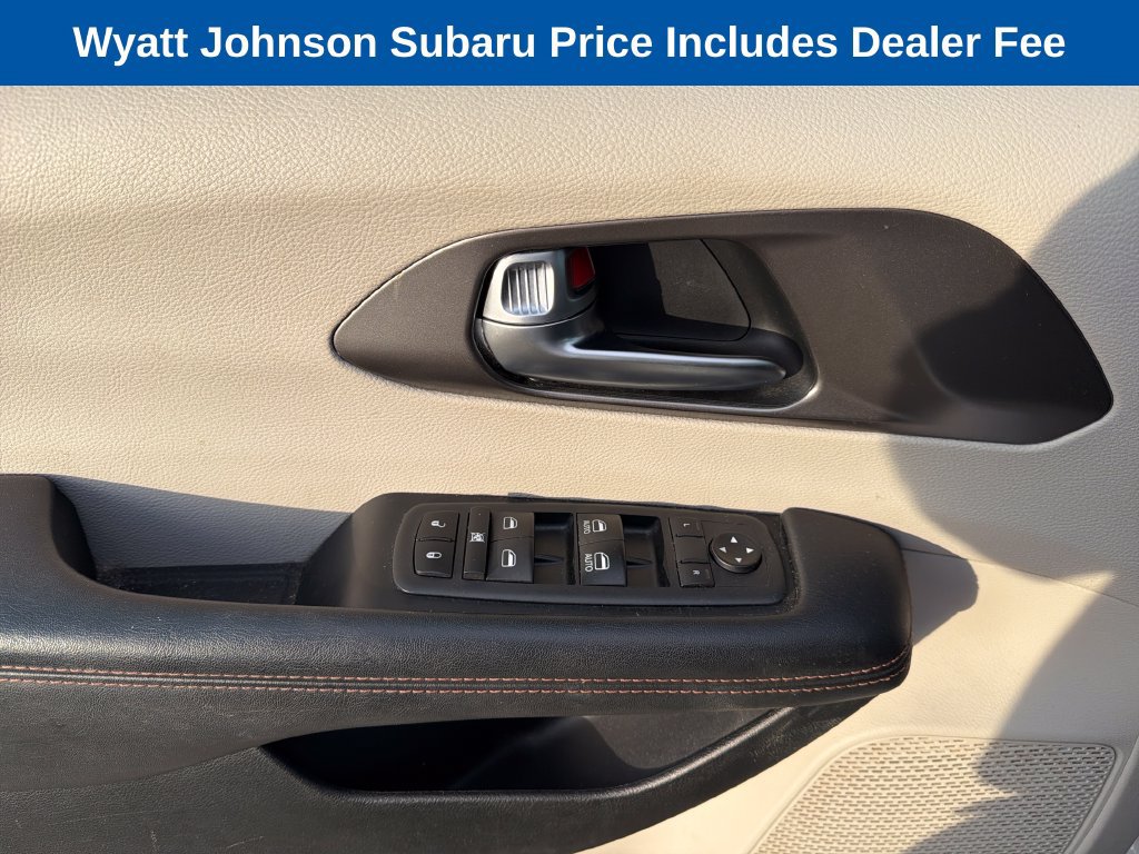 Used 2020 Chrysler Pacifica Touring FWD image 20