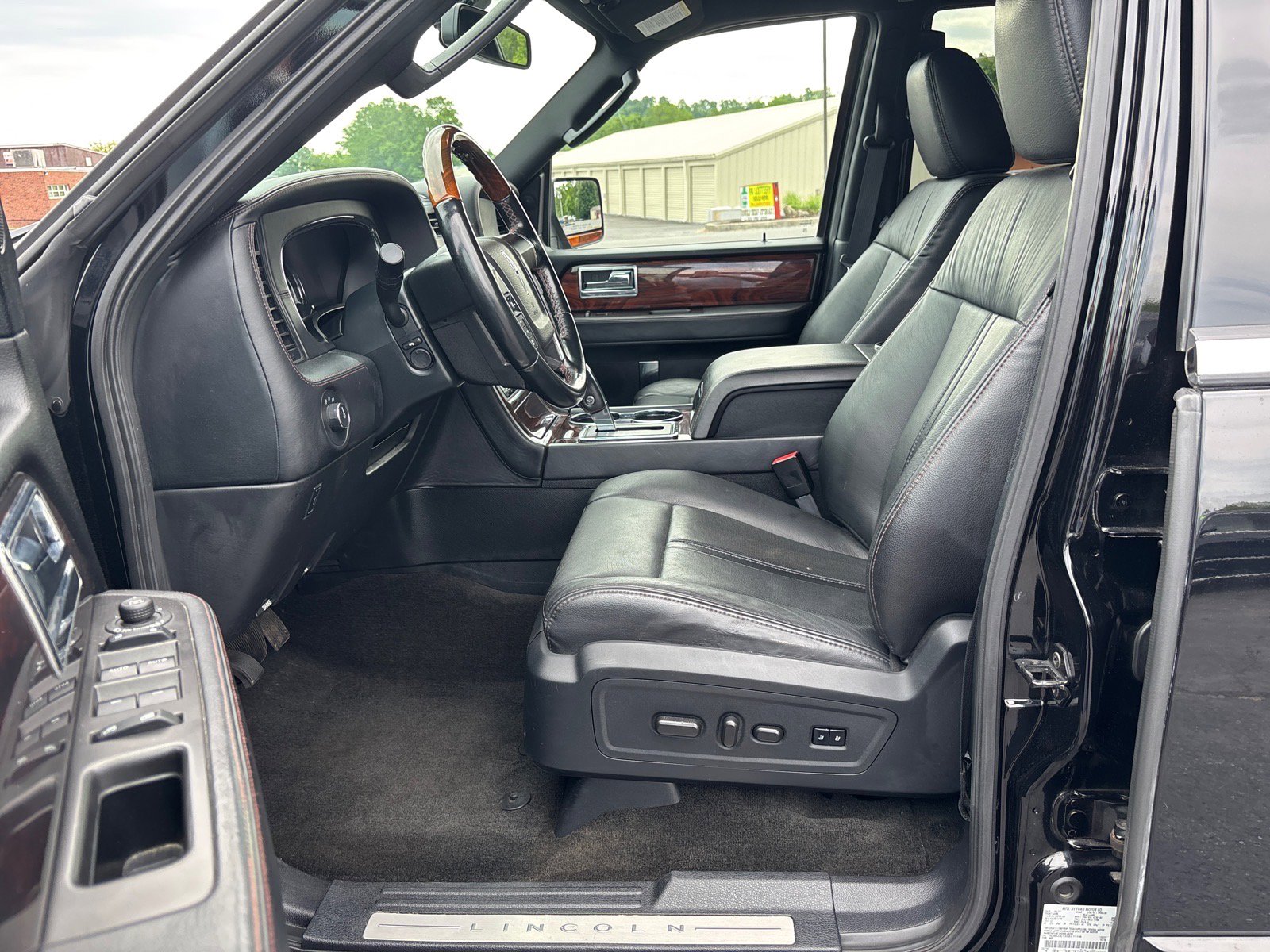 Used 2017 Lincoln Navigator L Reserve AWD/4WD image 11