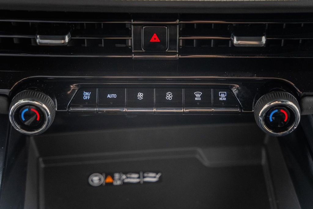 Used 2026 Chevrolet Suburban Premier image 27