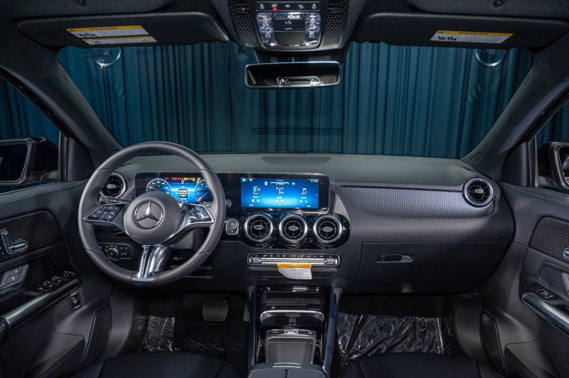 New 2025 Mercedes-Benz GLA 250 image 13