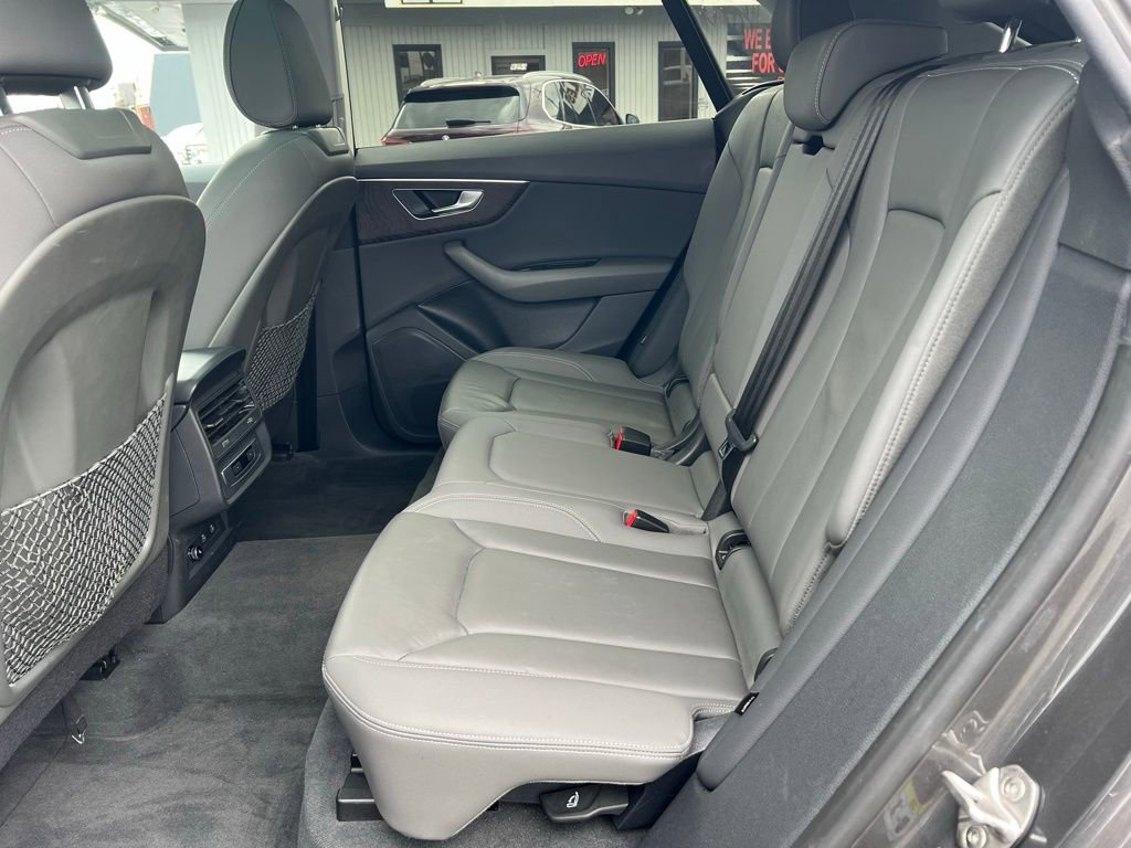 Used 2022 Audi Q8 Premium image 14