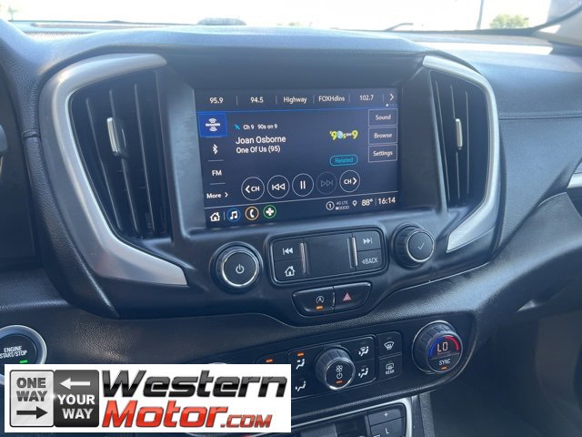 Used 2023 GMC Terrain SLT image 11