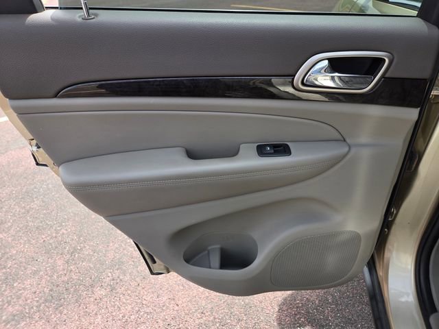 Used 2011 Jeep Grand Cherokee Laredo AWD/4WD image 45