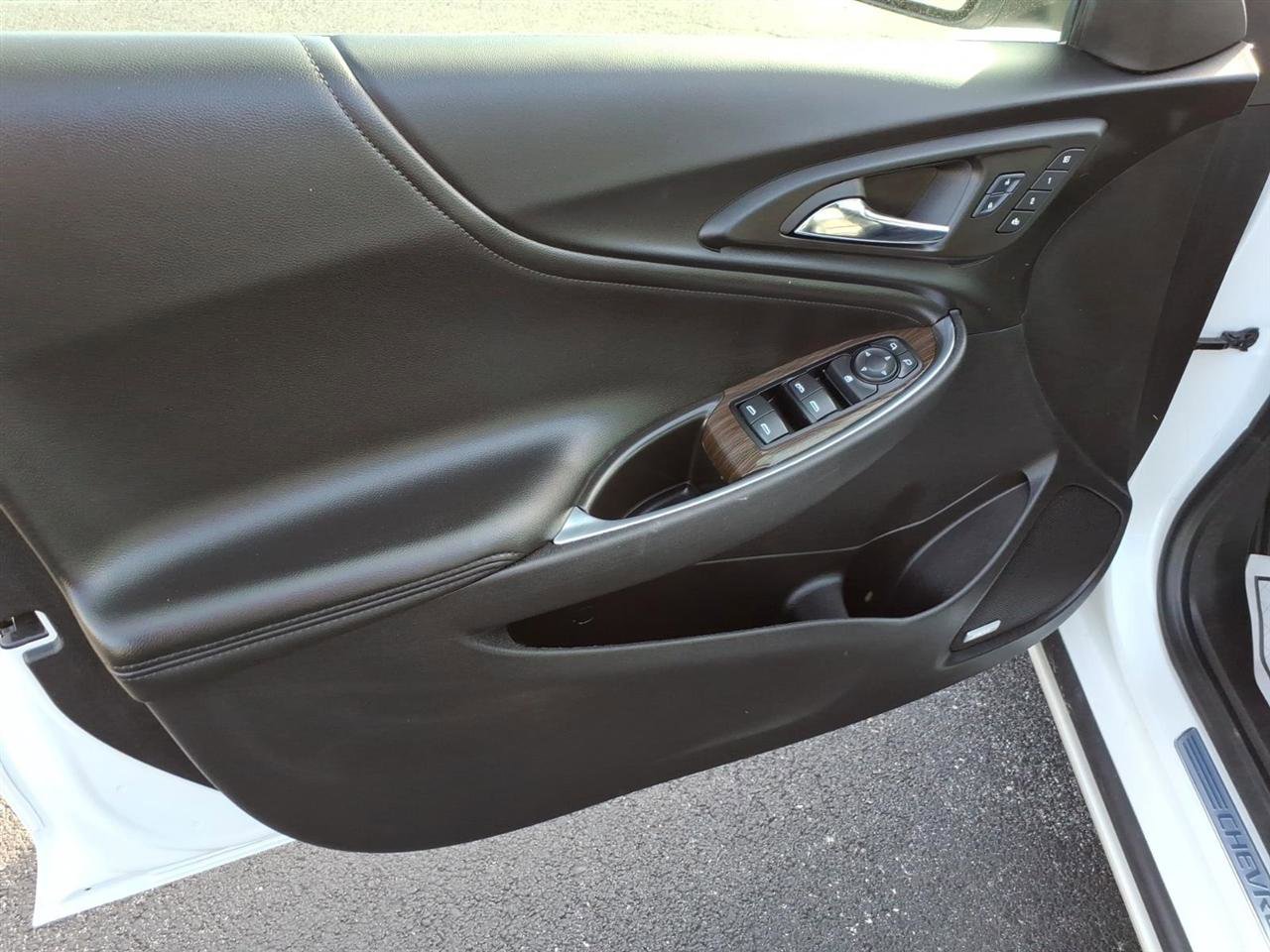 Used 2017 Chevrolet Malibu Premier image 10