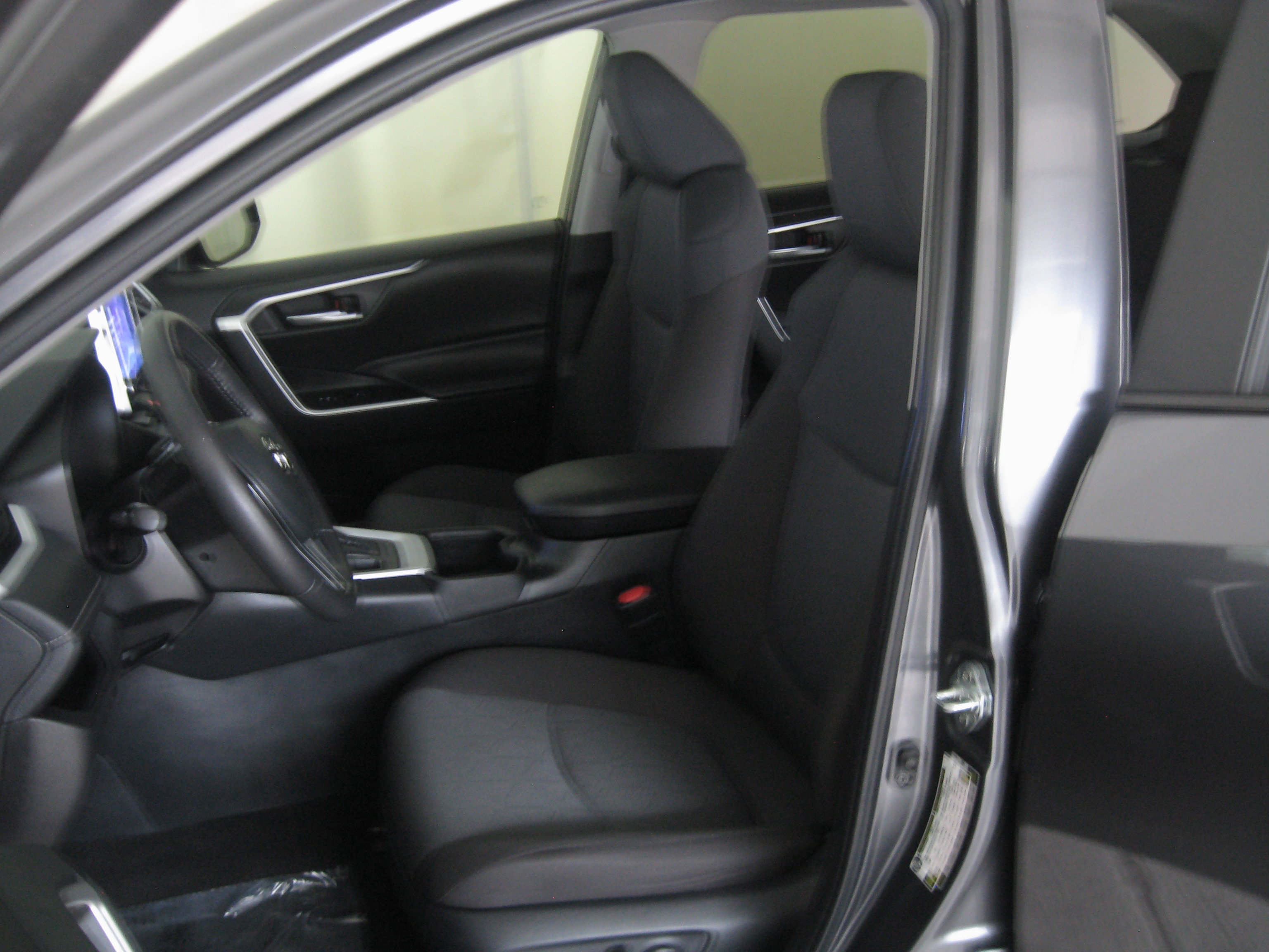 Used 2025 Toyota RAV4 XLE w/ Convenience Package AWD/4WD image 8