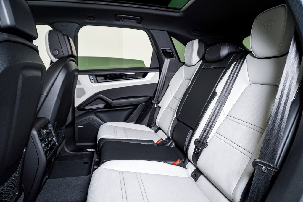 New 2026 Porsche Cayenne GTS AWD/4WD image 17