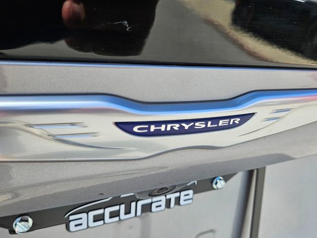 Used 2020 Chrysler Pacifica Touring-L image 11