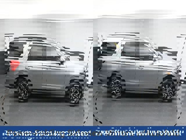 Used 2024 Ford Expedition XLT AWD/4WD image 29