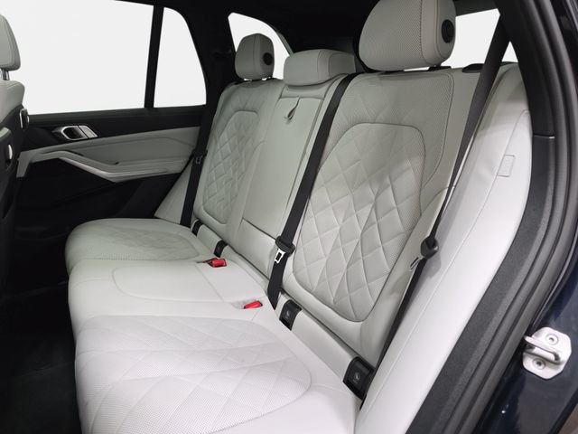 Used 2024 BMW X5 xDrive40i w/ M Sport Package AWD/4WD image 11