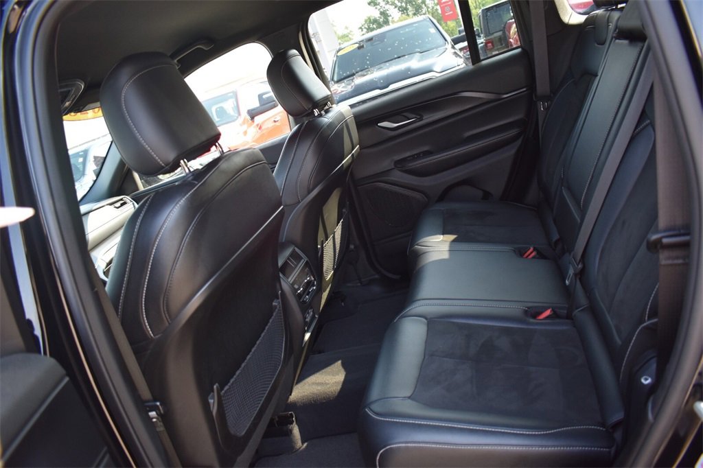 Used 2023 Jeep Grand Cherokee Altitude image 21