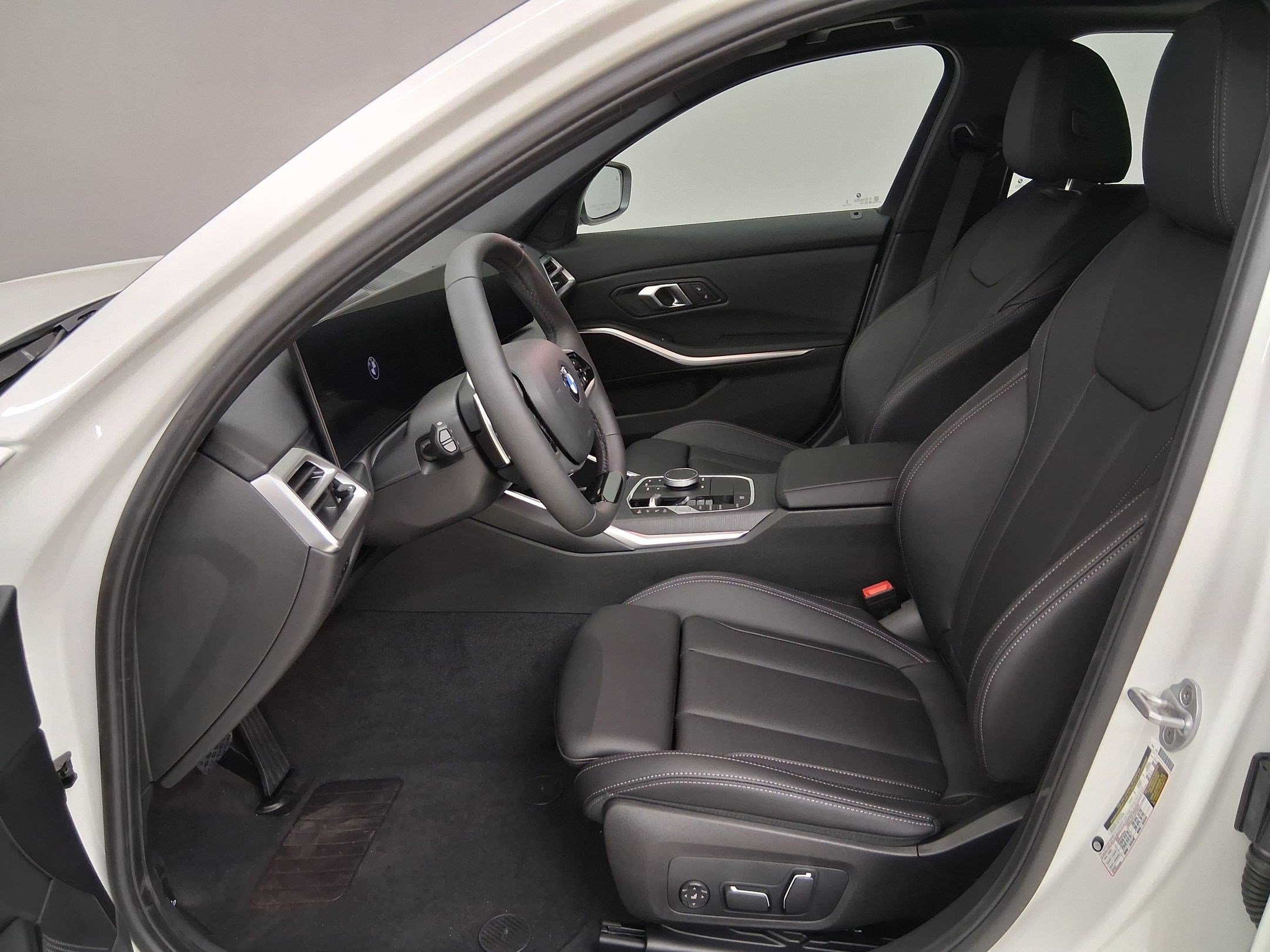 New 2026 BMW 330i Sedan w/ Convenience Package RWD image 5