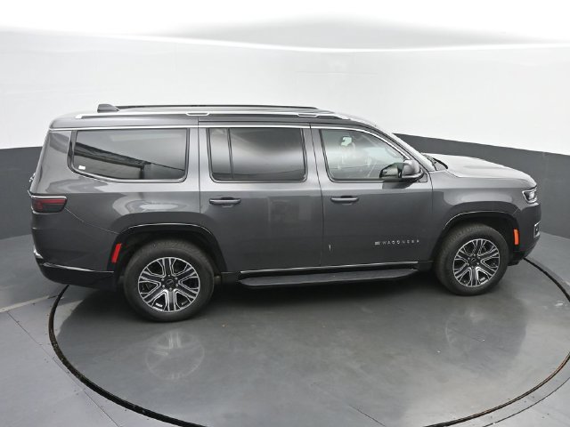 Used 2025 Jeep Wagoneer 4WD image 42
