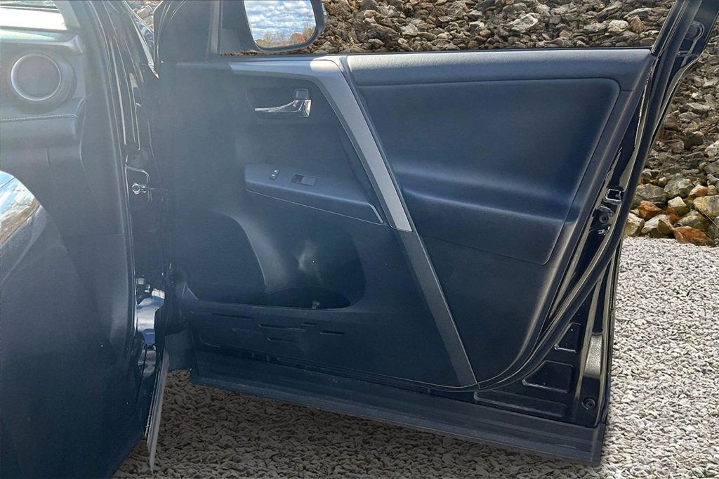 Used 2018 Toyota RAV4 XLE image 21