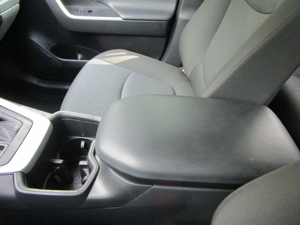 Used 2022 Toyota RAV4 XLE image 35